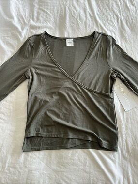 NWT Athleta Fast Track With Ease
Rib Reversible Top | Size Small